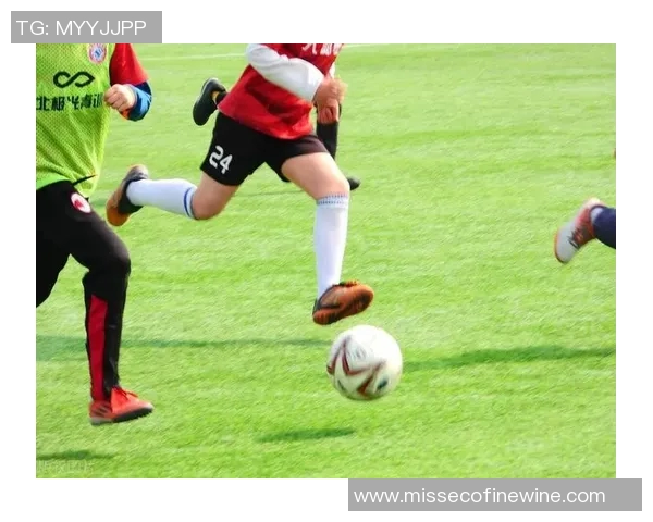 足球明星的日常鞋履揭秘普通与奢华之间的真实故事